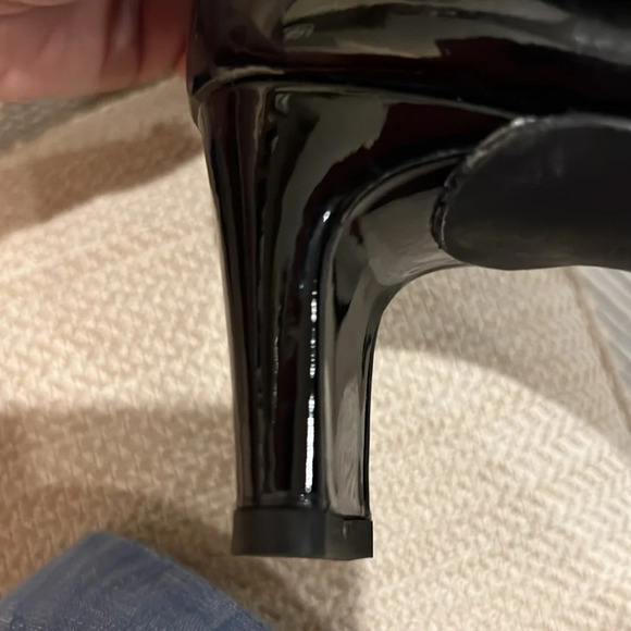 Stuart Weitzman size 8 1/2 M black patent leather heels - Picture 12 of 12